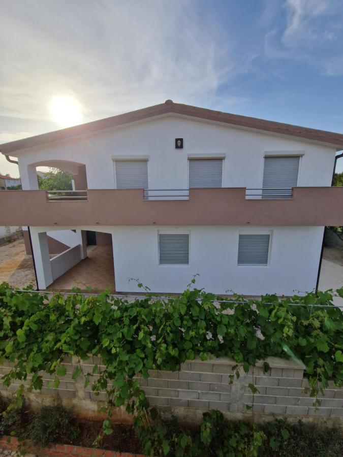 Apartments Ema Vir Exterior photo