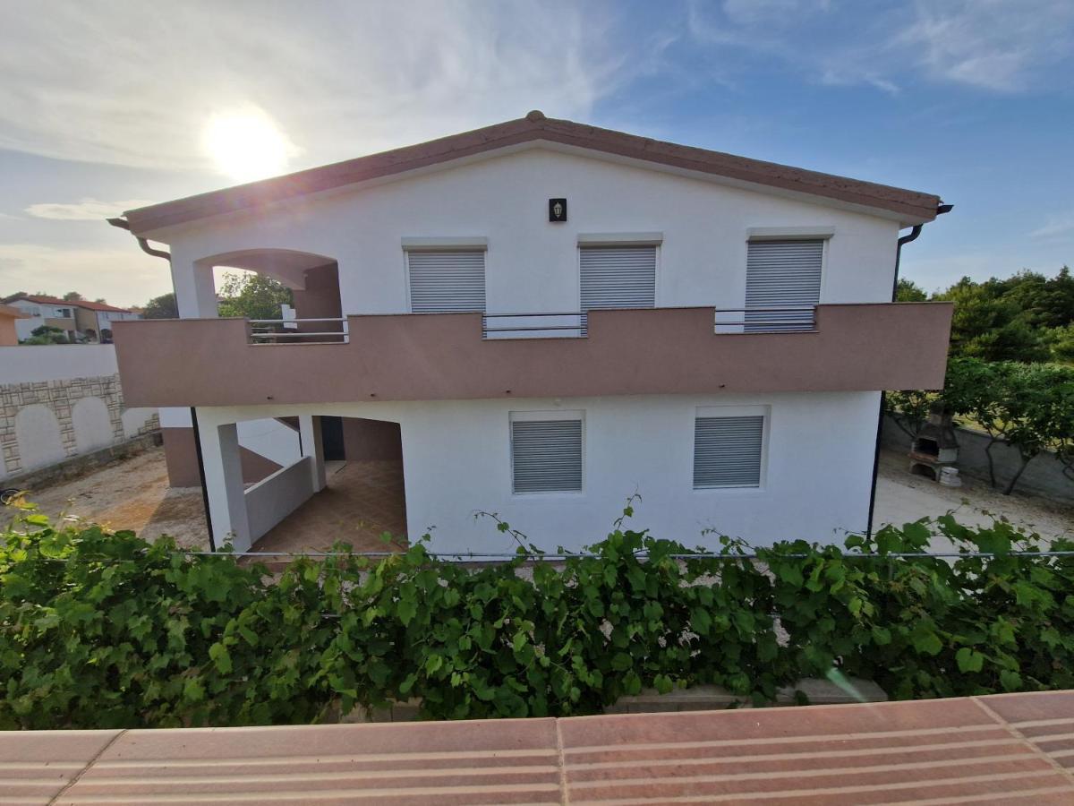 Apartments Ema Vir Exterior photo