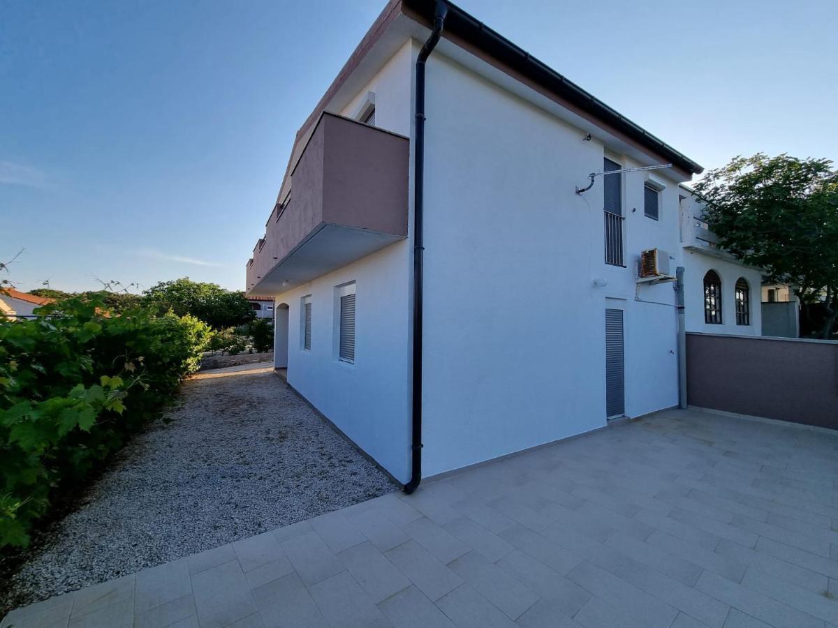 Apartments Ema Vir Exterior photo