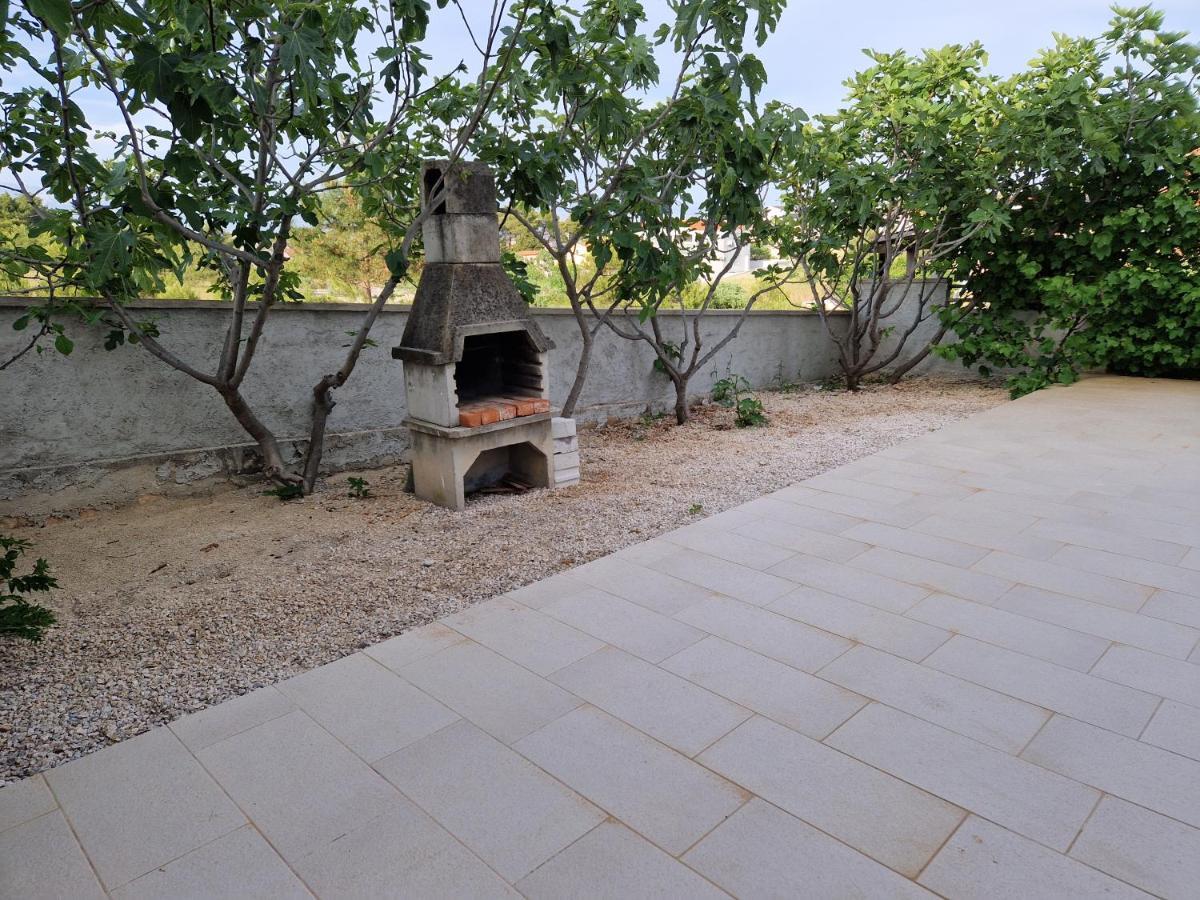Apartments Ema Vir Exterior photo