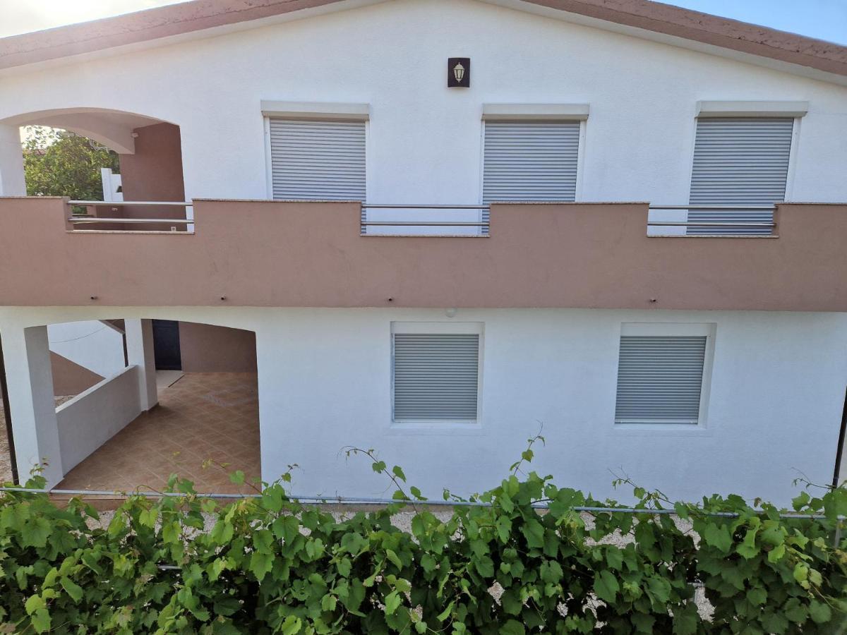 Apartments Ema Vir Exterior photo